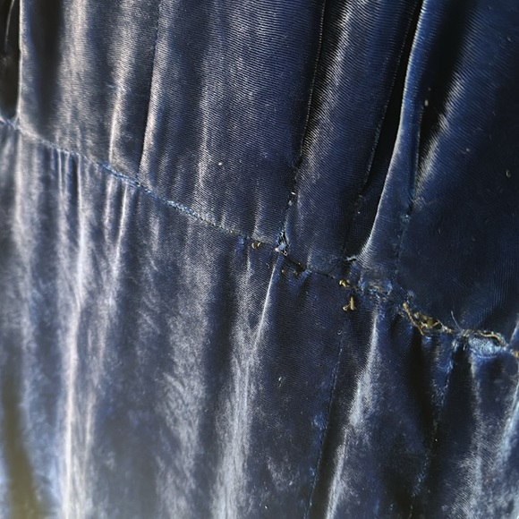 Hand sewn hand beaded vintage velvet silk dress - Picture 8 of 8